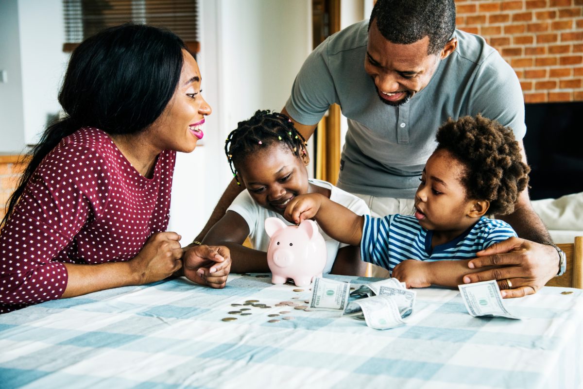 Parents teaching children money